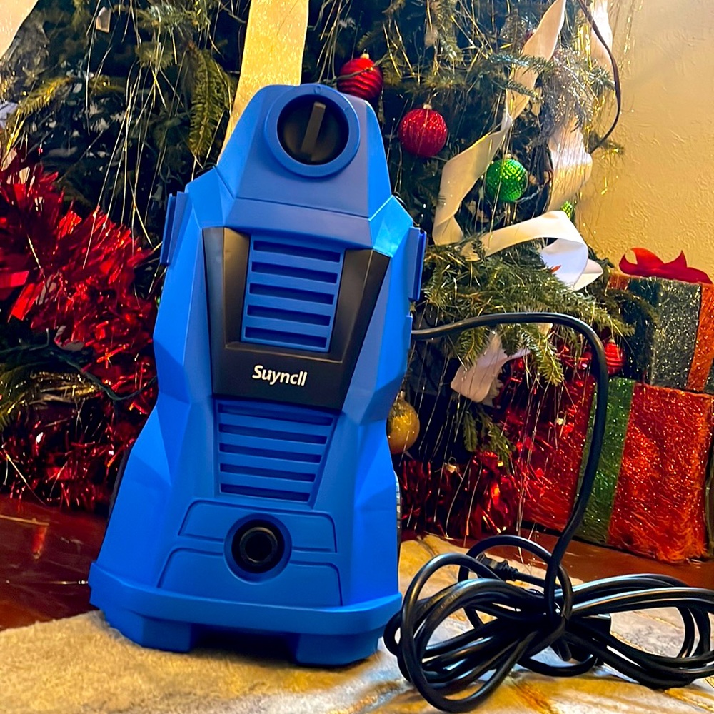 Hi I am selling a high pressure cleaner brand new never used and very useful!!